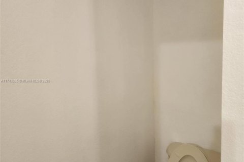 Townhouse in Miami, Florida 4 bedrooms, 166.57 sq.m. № 1944008 - photo 10