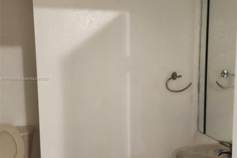 Townhouse in Miami, Florida 4 bedrooms, 166.57 sq.m. № 1944008 - photo 28