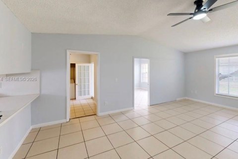House in Miramar, Florida 2 bedrooms, 104.52 sq.m. № 2089882 - photo 4