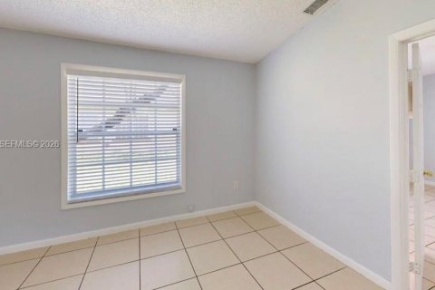 House in Miramar, Florida 2 bedrooms, 104.52 sq.m. № 2089882 - photo 12