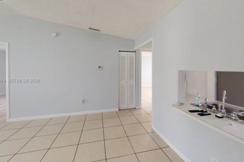 House in Miramar, Florida 2 bedrooms, 104.52 sq.m. № 2089882 - photo 5