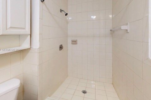 House in Miramar, Florida 2 bedrooms, 104.52 sq.m. № 2089882 - photo 10