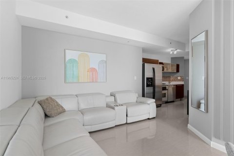 Condo in Miami, Florida, 1 bedroom  № 2026909 - photo 7