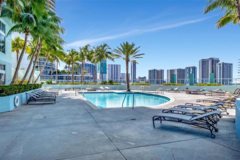 Condo in Miami, Florida, 1 bedroom  № 2026909 - photo 27