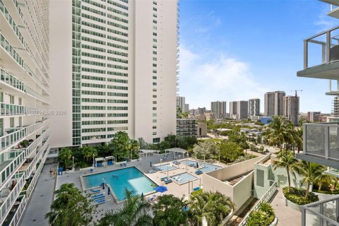 Condo in Miami, Florida, 1 bedroom  № 2026909 - photo 5