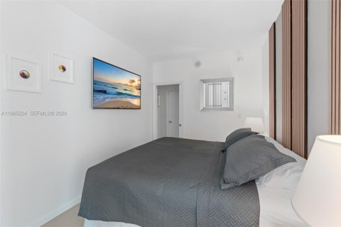 Condo in Miami, Florida, 1 bedroom  № 2026909 - photo 15