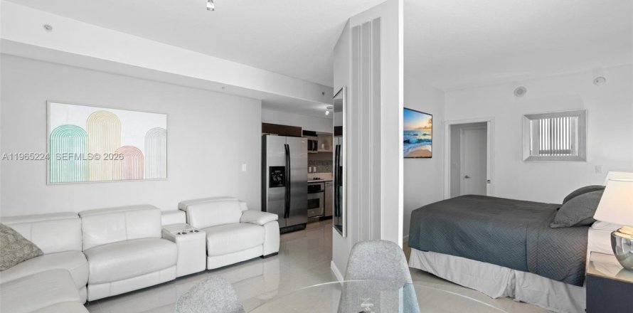 Condo in Miami, Florida, 1 bedroom  № 2026909