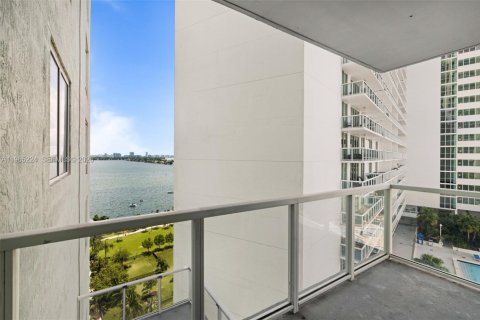 Condo in Miami, Florida, 1 bedroom  № 2026909 - photo 3