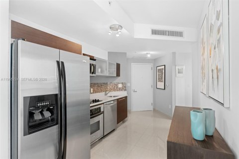 Condo in Miami, Florida, 1 bedroom  № 2026909 - photo 12