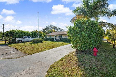 House in Fort Lauderdale, Florida 3 bedrooms, 117.06 sq.m. № 1992962 - photo 3