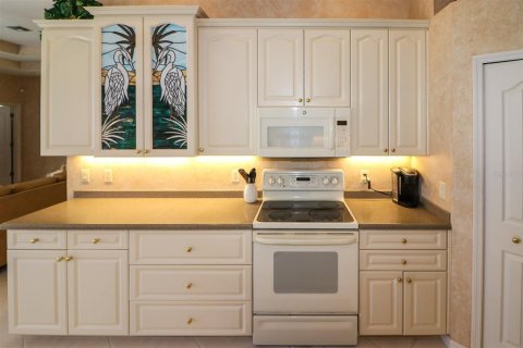 House in North Port, Florida 3 bedrooms, 226.87 sq.m. № 1829337 - photo 12