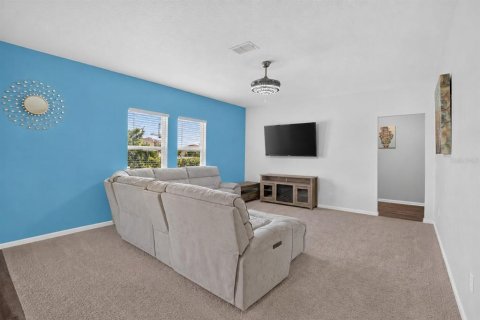 House in Ruskin, Florida 4 bedrooms, 228.54 sq.m. № 2314361 - photo 13