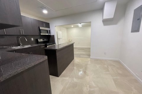 House in Miami, Florida 4 bedrooms, 273.88 sq.m. № 1893443 - photo 5