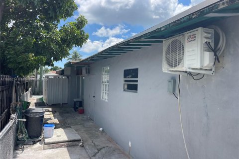 House in Miami, Florida 4 bedrooms, 273.88 sq.m. № 1893443 - photo 28