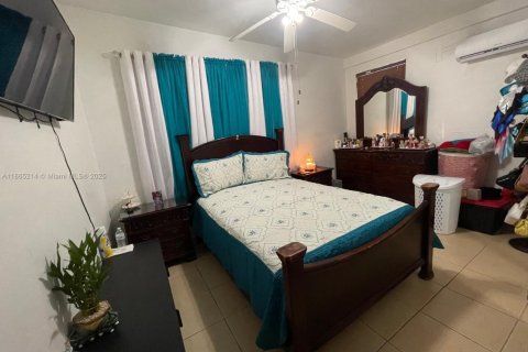 House in Miami, Florida 4 bedrooms, 273.88 sq.m. № 1893443 - photo 23