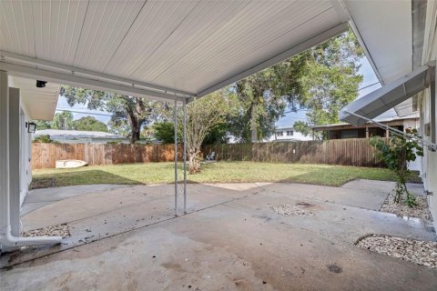 House in Clearwater, Florida 3 bedrooms, 133.22 sq.m. № 2419098 - photo 29