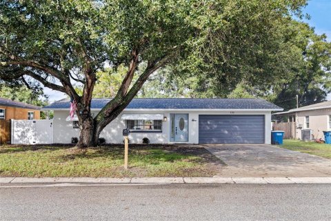 House in Clearwater, Florida 3 bedrooms, 133.22 sq.m. № 2419098