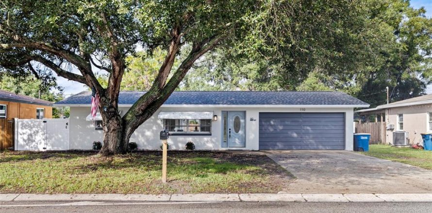 House in Clearwater, Florida 3 bedrooms, 133.22 sq.m. № 2419098