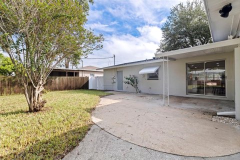 House in Clearwater, Florida 3 bedrooms, 133.22 sq.m. № 2419098 - photo 30