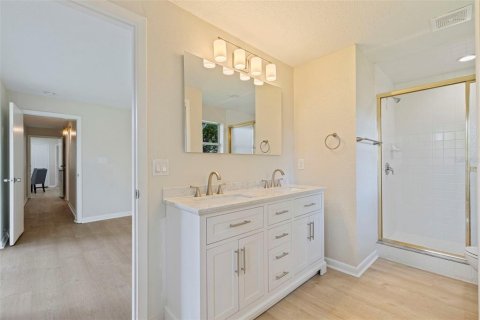 House in Clearwater, Florida 3 bedrooms, 133.22 sq.m. № 2419098 - photo 24