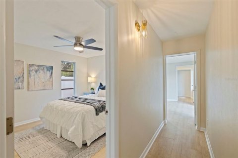 House in Clearwater, Florida 3 bedrooms, 133.22 sq.m. № 2419098 - photo 15