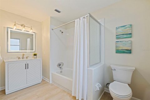 House in Clearwater, Florida 3 bedrooms, 133.22 sq.m. № 2419098 - photo 18