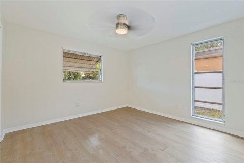 House in Clearwater, Florida 3 bedrooms, 133.22 sq.m. № 2419098 - photo 25