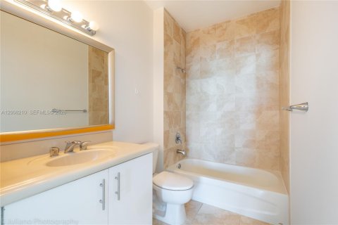 Copropriété à louer à North Bay Village, Floride: 2 chambres, 116.22 m2 № 2170889 - photo 30
