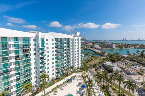 Copropriété à louer à North Bay Village, Floride: 2 chambres, 116.22 m2 № 2170889 - photo 3