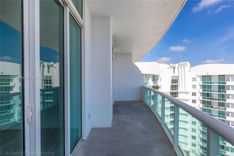 Copropriété à louer à North Bay Village, Floride: 2 chambres, 116.22 m2 № 2170889 - photo 6