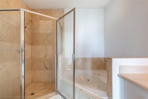 Copropriété à louer à North Bay Village, Floride: 2 chambres, 116.22 m2 № 2170889 - photo 24