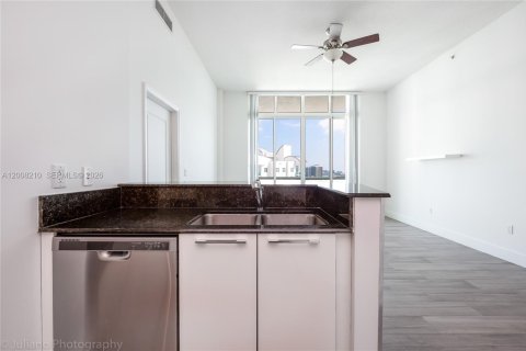 Copropriété à louer à North Bay Village, Floride: 2 chambres, 116.22 m2 № 2170889 - photo 11