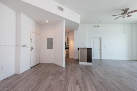 Copropriété à louer à North Bay Village, Floride: 2 chambres, 116.22 m2 № 2170889 - photo 19