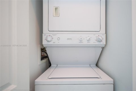 Copropriété à louer à North Bay Village, Floride: 2 chambres, 116.22 m2 № 2170889 - photo 26