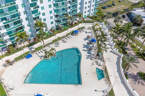 Copropriété à louer à North Bay Village, Floride: 2 chambres, 116.22 m2 № 2170889 - photo 4