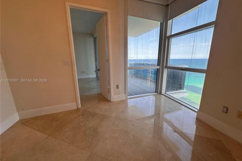 Condo in Sunny Isles Beach, Florida, 3 bedrooms № 2075245 - photo 22