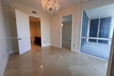 Condo in Sunny Isles Beach, Florida, 3 bedrooms № 2075245 - photo 23