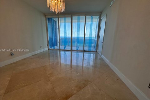 Condo in Sunny Isles Beach, Florida, 3 bedrooms № 2075245 - photo 11