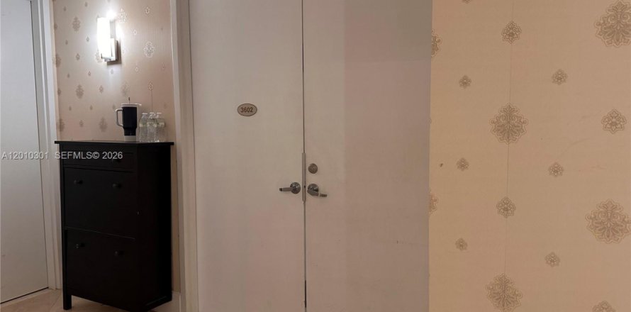 Condo in Sunny Isles Beach, Florida, 3 bedrooms № 2075245