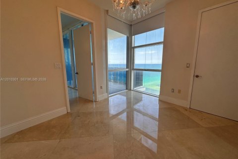 Condo in Sunny Isles Beach, Florida, 3 bedrooms № 2075245 - photo 21