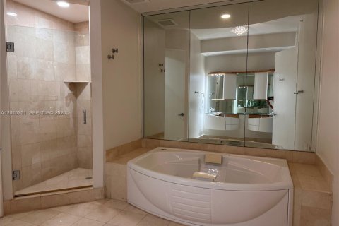 Condo in Sunny Isles Beach, Florida, 3 bedrooms № 2075245 - photo 19