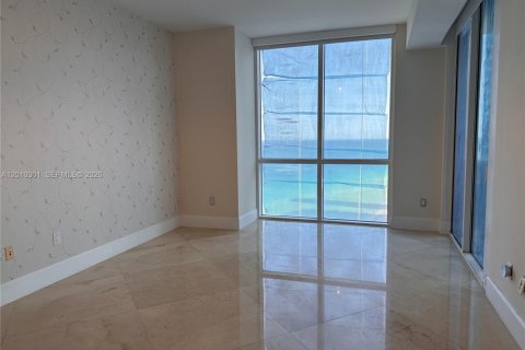 Condo in Sunny Isles Beach, Florida, 3 bedrooms № 2075245 - photo 14