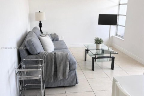 Condo in North Miami Beach, Florida, 2 bedrooms  № 2074880 - photo 6