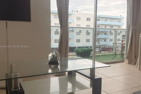 Condo in North Miami Beach, Florida, 2 bedrooms  № 2074880 - photo 21