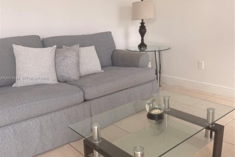 Condo in North Miami Beach, Florida, 2 bedrooms  № 2074880 - photo 20