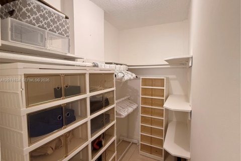 Condo in North Miami Beach, Florida, 2 bedrooms  № 2074880 - photo 13