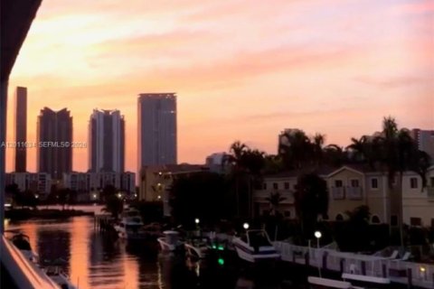Condo in North Miami Beach, Florida, 2 bedrooms  № 2074880 - photo 23