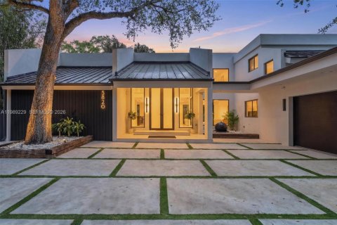 House in Hollywood, Florida 5 bedrooms, 497.68 sq.m. № 2057886 - photo 3