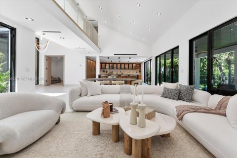 House in Hollywood, Florida 5 bedrooms, 497.68 sq.m. № 2057886 - photo 12