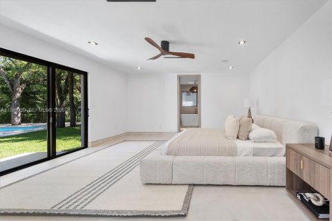 House in Hollywood, Florida 5 bedrooms, 497.68 sq.m. № 2057886 - photo 23